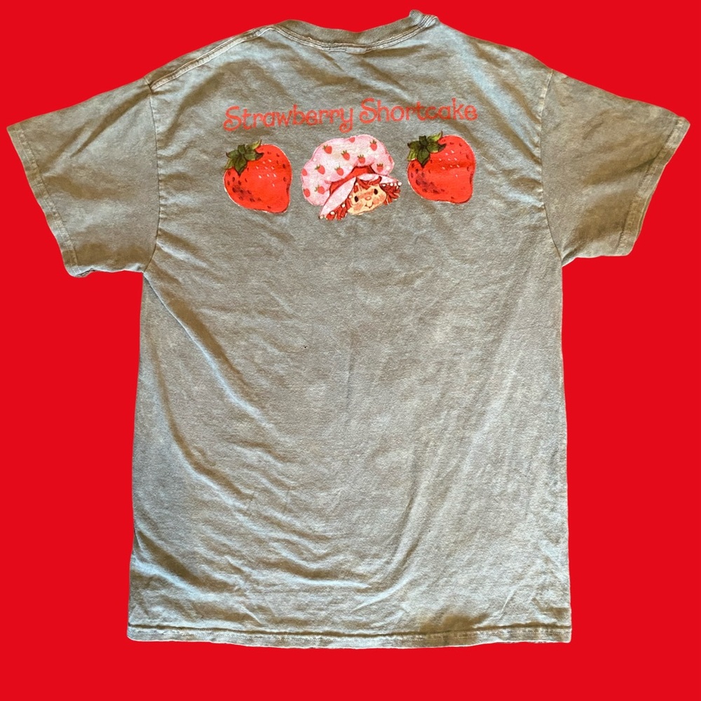 ADORABLE Strawberry Shortcake T-shirt. Size Med. - Picture 6 of 6